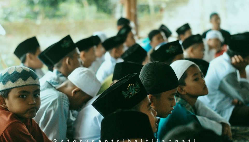 Pembagian Rapor Baiti Jannati